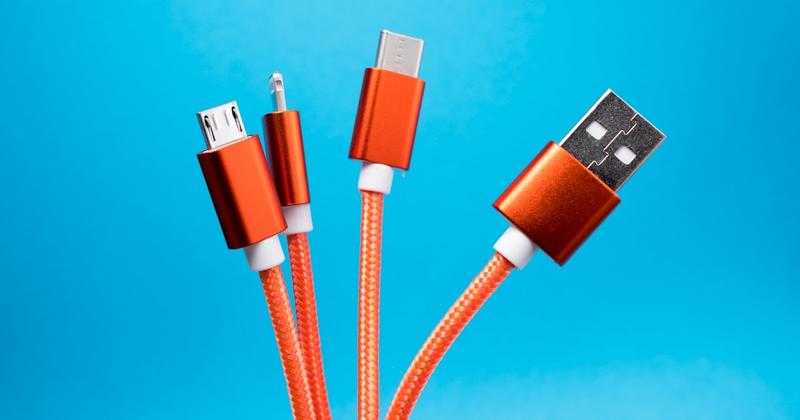 Phone Charging But CarPlay Not Working? The 4-Test Fix (iOS 26)