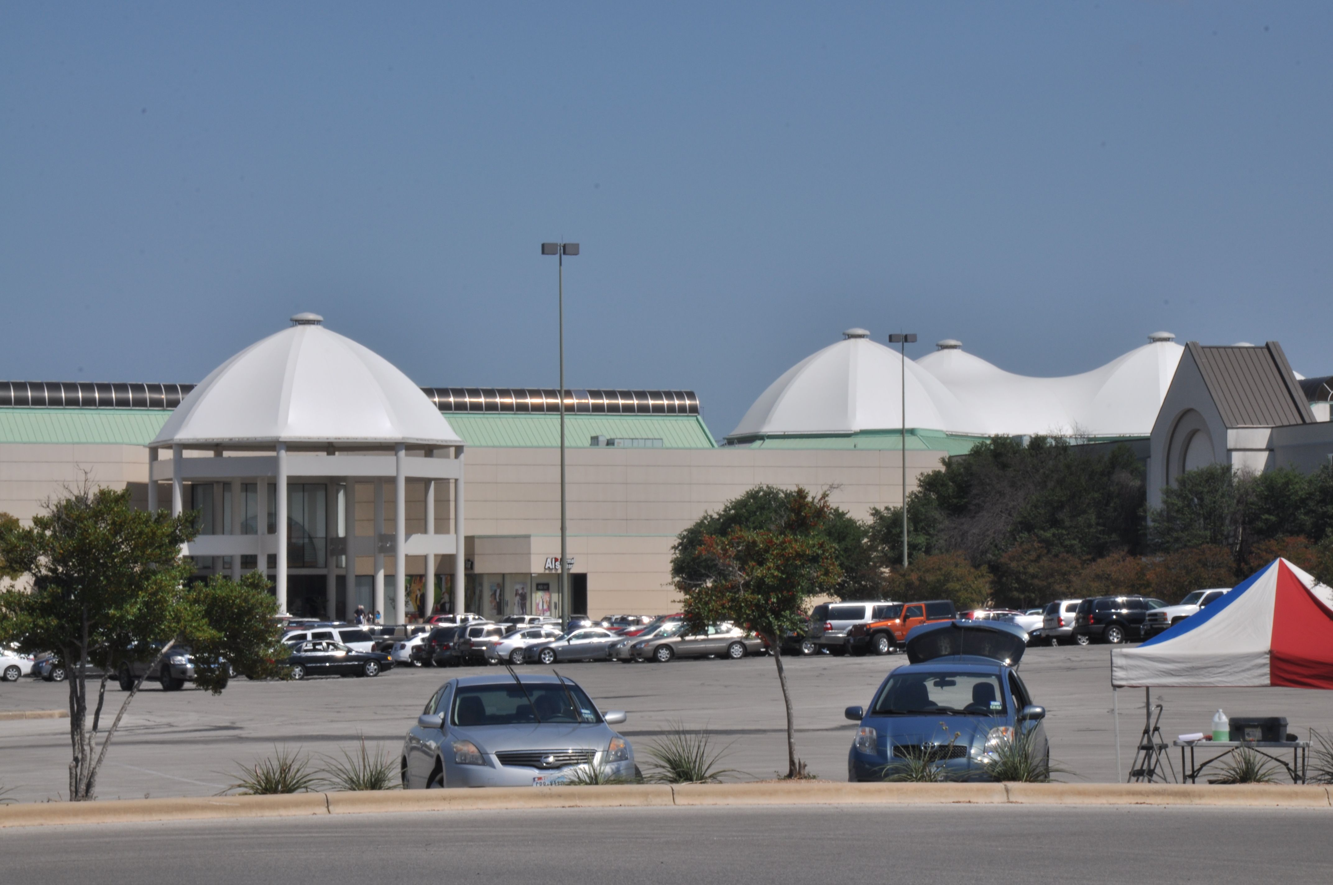 Exterior of Rolling Oaks Mall, a shopping center in northeast San Antonio.