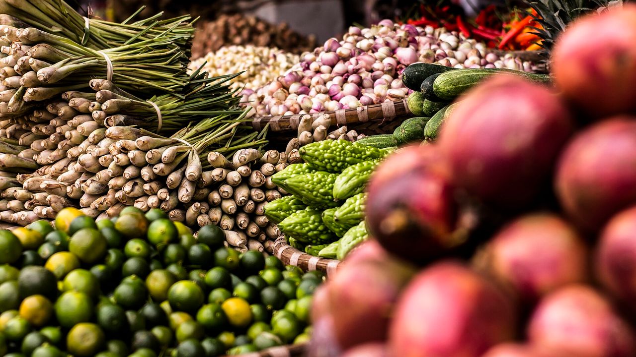 Fresh produce displayed at a farmers market.