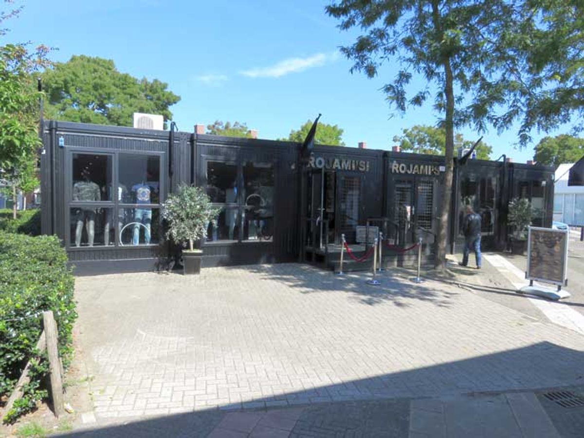 De winkel van Roy Donders aan het Pater v.d. Elsenplein in Tilburg, 2016 (foto: BHIC / Frans van de Pol)
