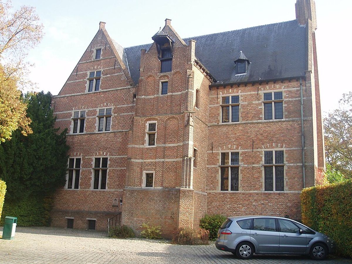 Met Korsdonk wordt vermoedelijk de priorij Corsendonk bedoeld. Op de foto het voormalige klooster in 2012 (foto: Queeste. Bron: Wikimedia Commons. Licentie: CC BY-SA 3.0)