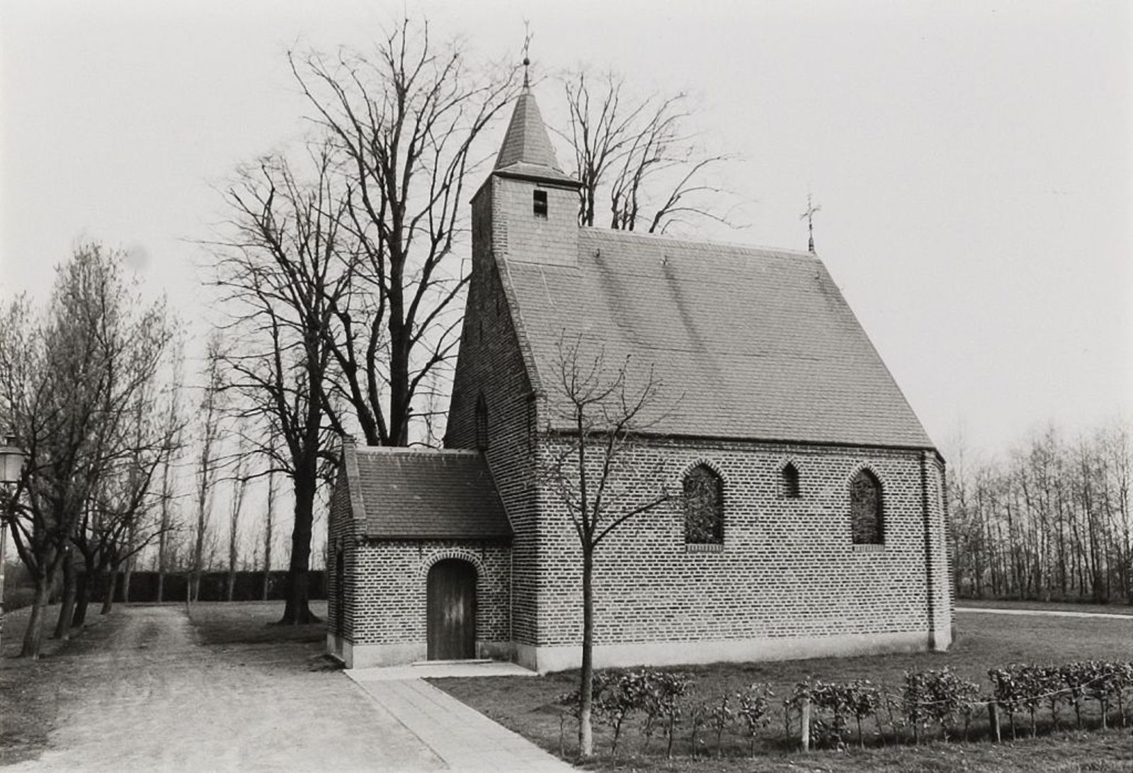 Heilig Kruiskapel. Kapel. Gebouwd in 18e eeuw. Verbouwing ca. 1978.