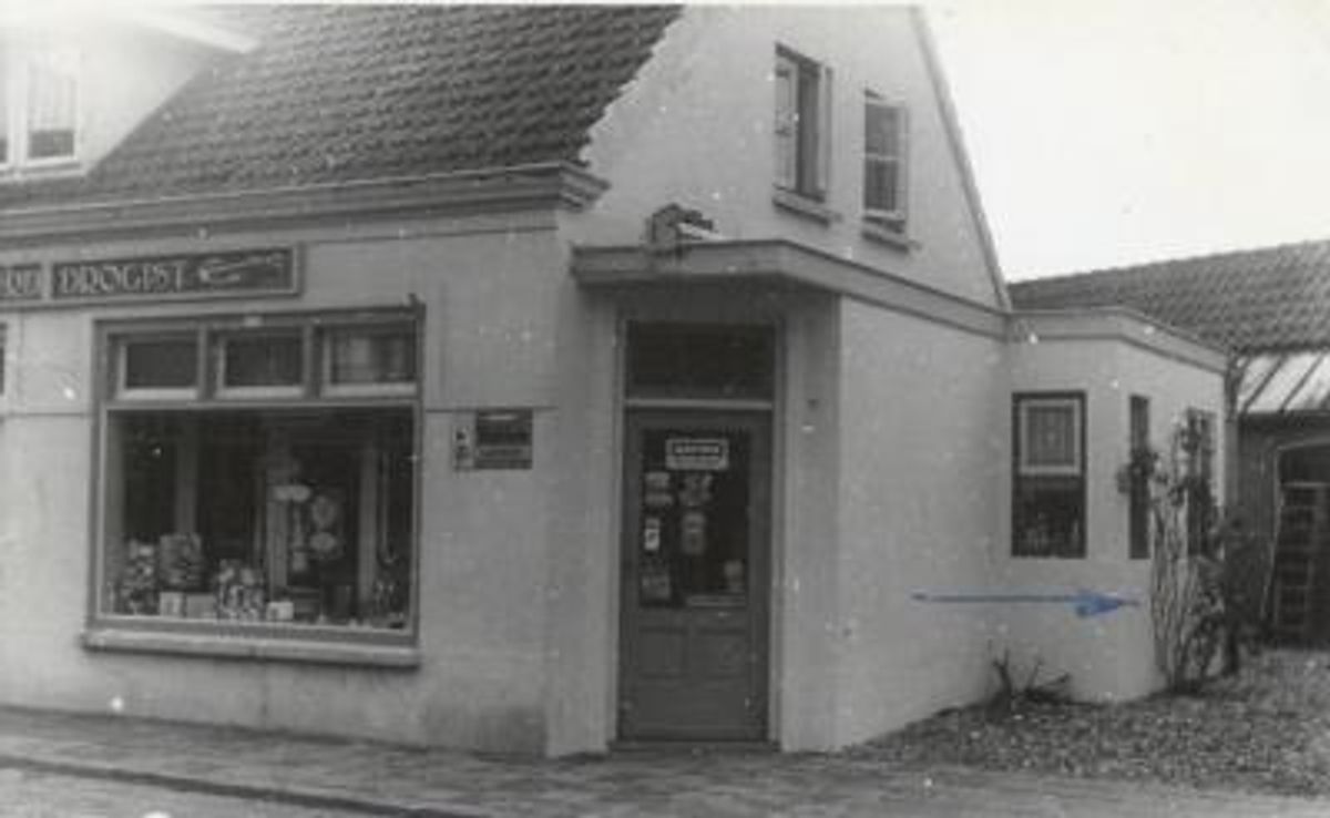 Drogisterij Volkel, c. 1950