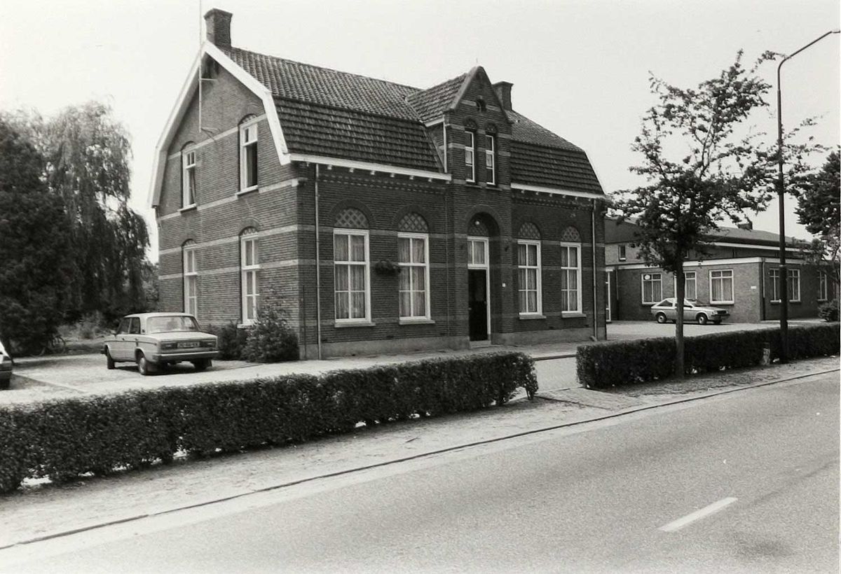 Het voormalige gasthuis van Beers, 1987 (foto: Wies van Leeuwen / Provincie Noord-Brabant. Bron: BHIC, fotonummer PNB001003173)