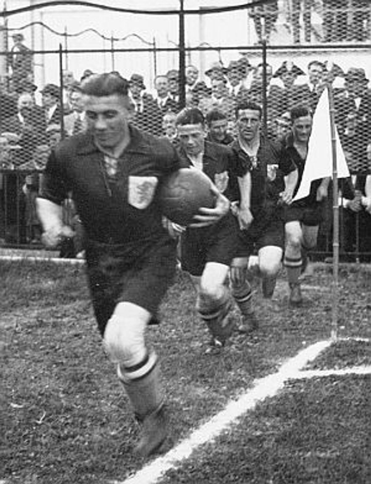 Het Nederlands elftal komt het veld op tijdens het WK-1934. Foto: Nationaal Archief