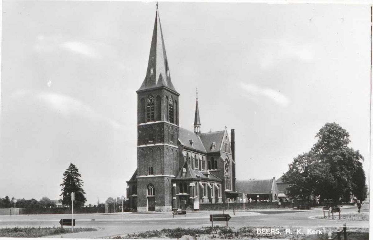 De Lambertuskerk in Beers (bron: BHIC, fotonummer 1938-022-00023)