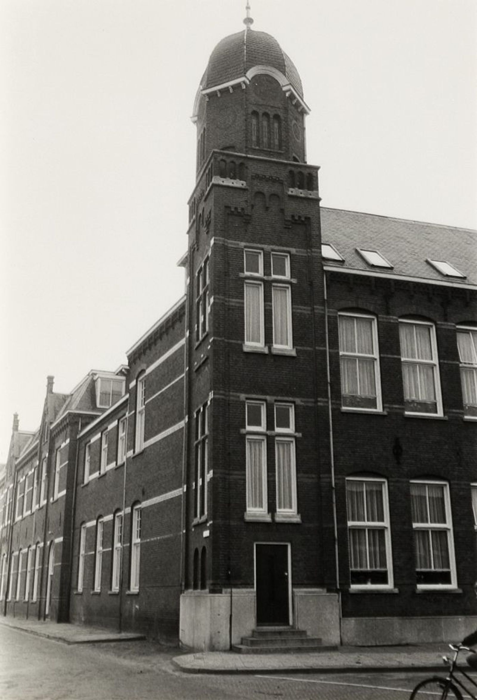 Huize Nazaret. Bejaardentehuis. Gebouwd in ca. 1910. Architect: J. van Groenendael.