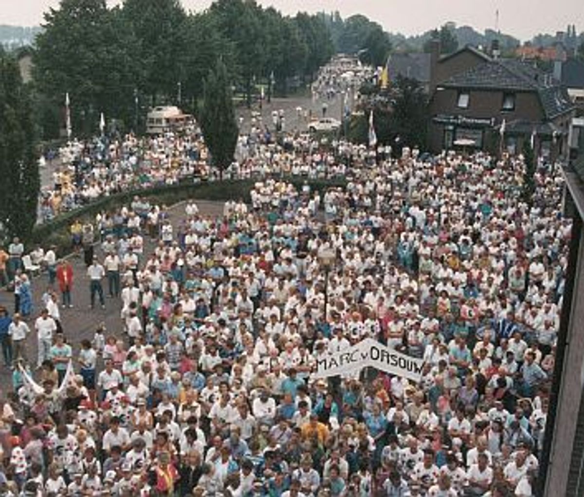 Berghem is uitgelopen om Theunisse, Van Orsouw en Rooks te huldigen