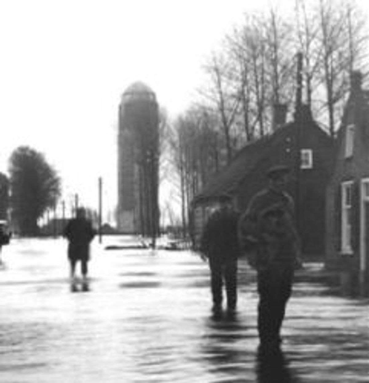 Overstroming 1928 met de toren op de achtergrond