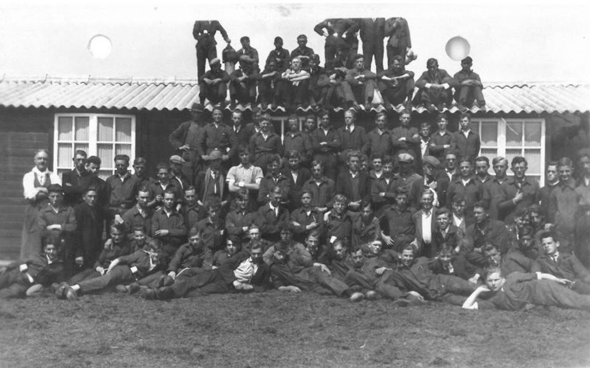 Groepsfoto van het eerste kamp, genomen door één van de broeders van de kampleiding, mei 1936