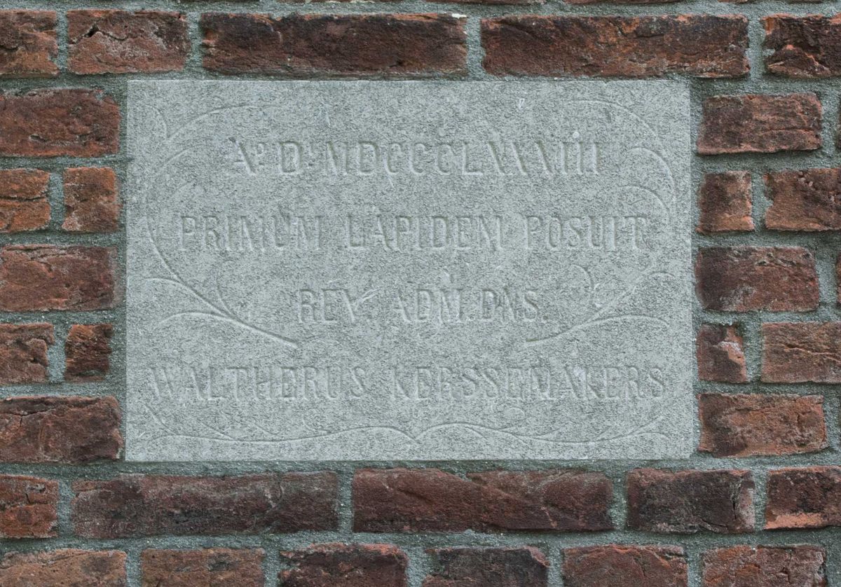 De Eerste Steen van klooster OL Vrouw Onbevlekt Ontvangen in Eindhoven, 1883 (foto: © Stephan van der Horst, 2024)
