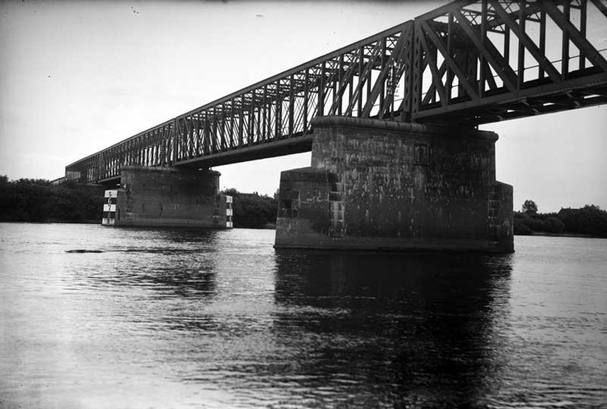 Vaste brug: de Edithbrug bij Ravenstein in 1927 (coll. BHIC)