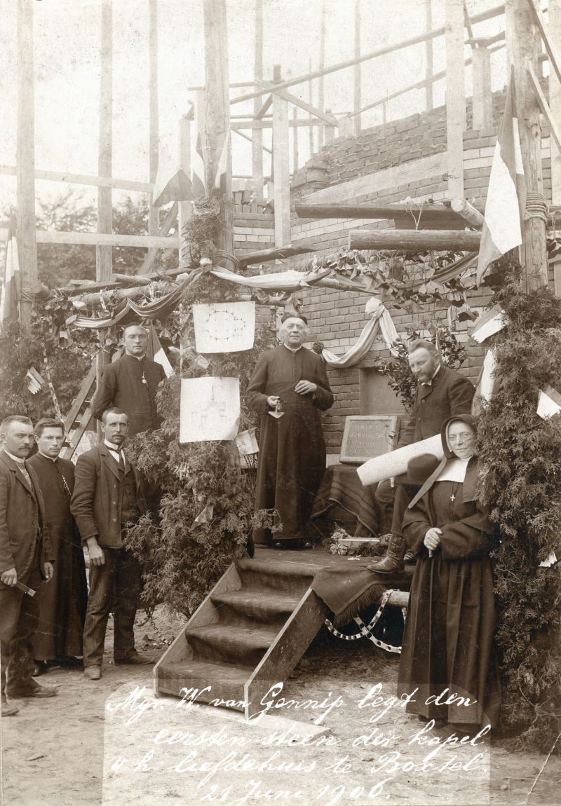 boxtel, eerste steen kapel liefdehuis 3.jpg