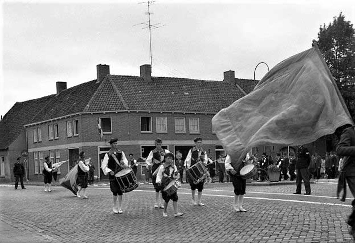 Muzikale wandeling; hoek Kerkstraat - Sint-Janstraat - Marktstraat