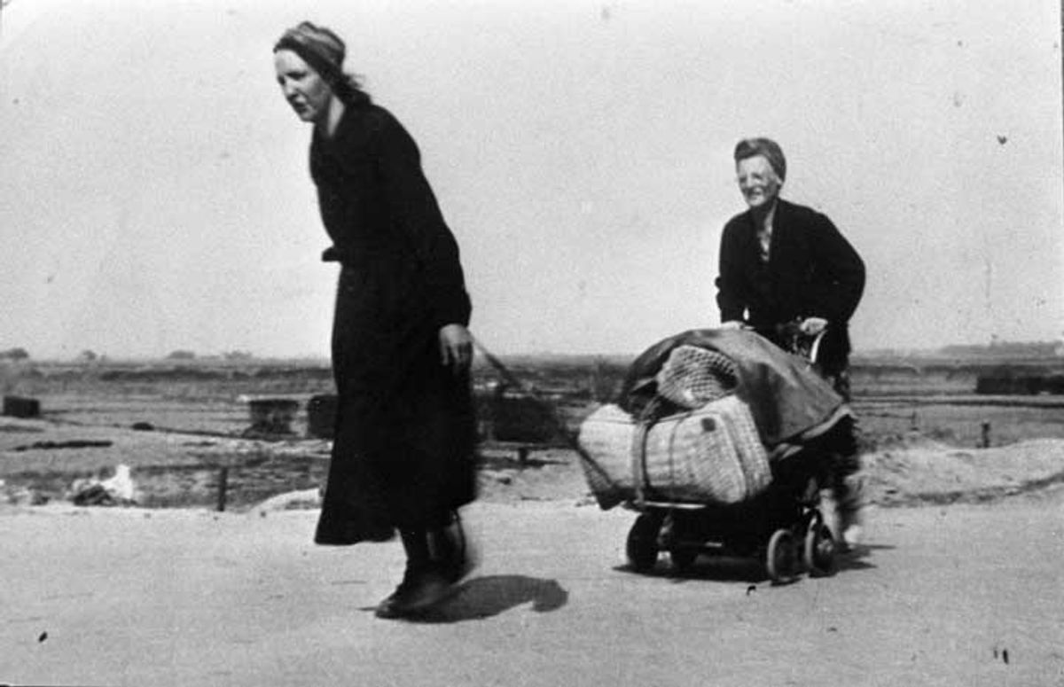 Twee vrouwen op hongertocht (collectie Anefo; bron: Nationaal Archief)