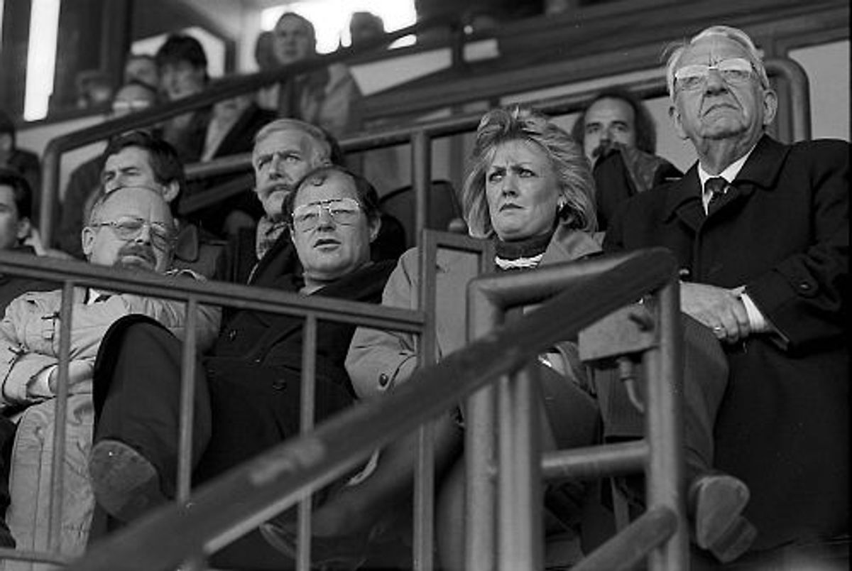 Trainer Rinus Israel op de tribune in De Vliert, 1989. Fotograaf: Felix Janssens. Foto: Stadsarchief 's-Hertogenbosch, nr. 0074743