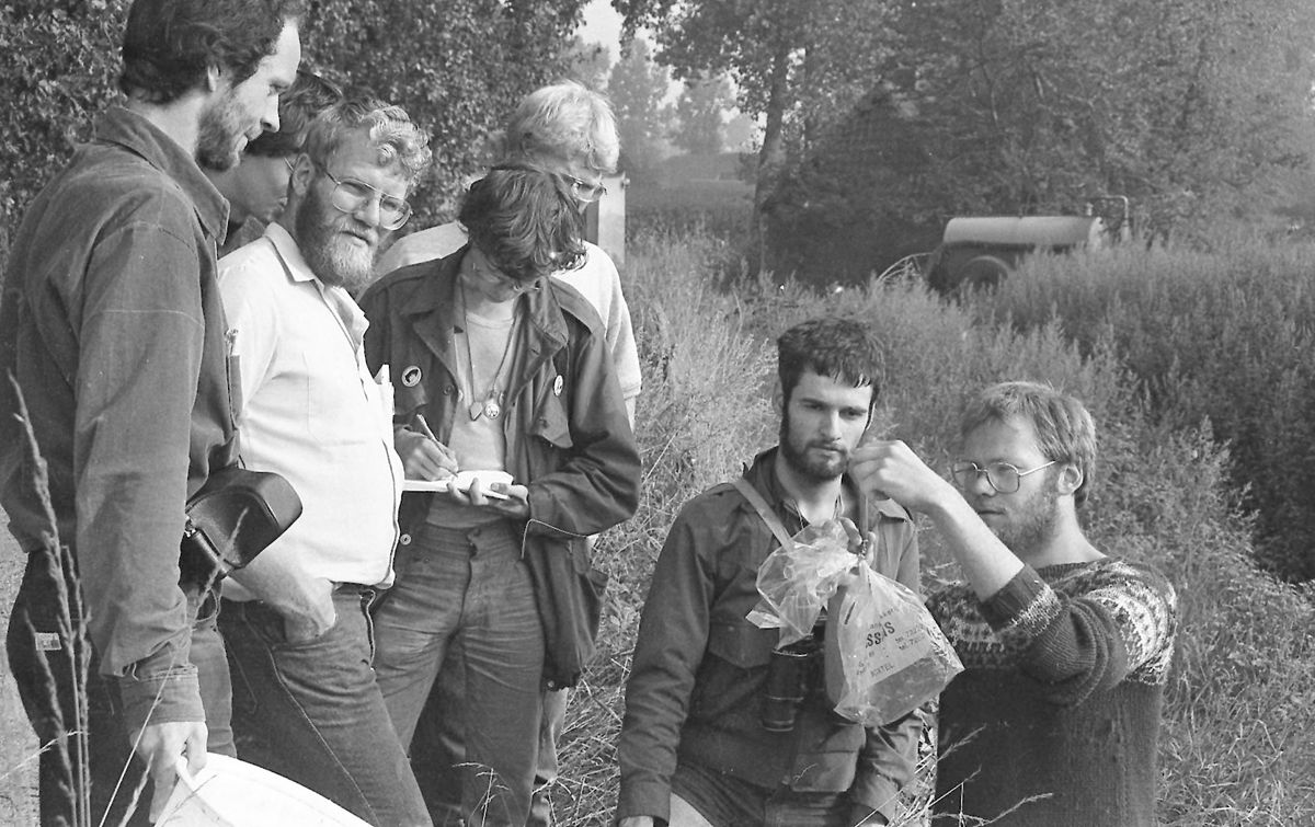 Jonge biologen aan het werk in Boxtel (foto: Mies den Otters, collectie BHIC 1914-013057)