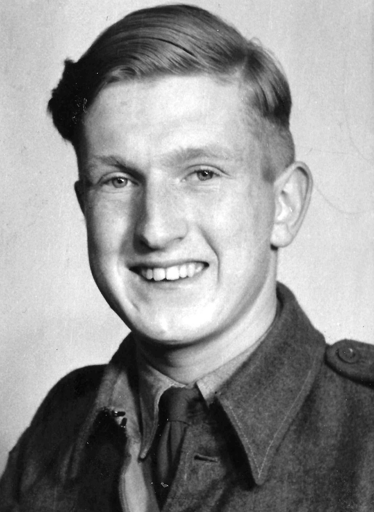 Engelse militair John ? Achterop de tekst “To Femmy, with best wishes, Love, John”. Femmigje was de naam van mijn oma