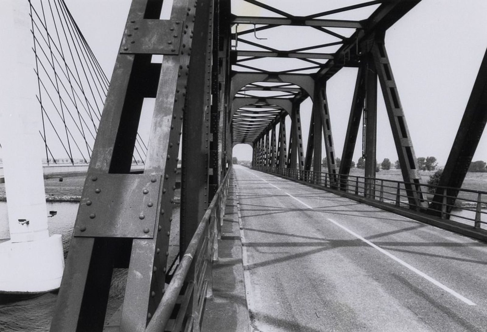 Brug voor wegverkeer. Gebouwd in 1898.
