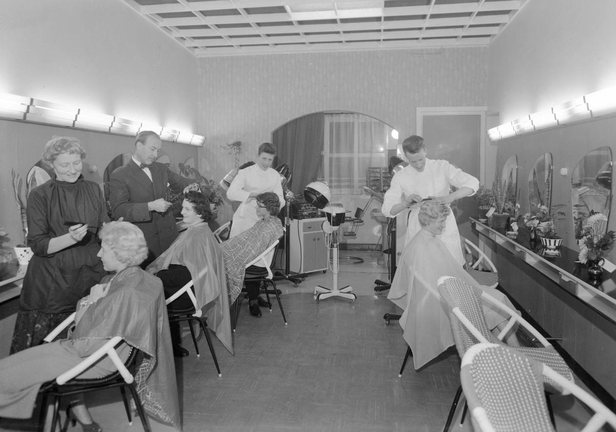 Kapperszaak firma Bullens, Boxtel 9-12-1958 (foto: Fotopersbureau Het Zuiden, collectie BHIC: 1901-000484)