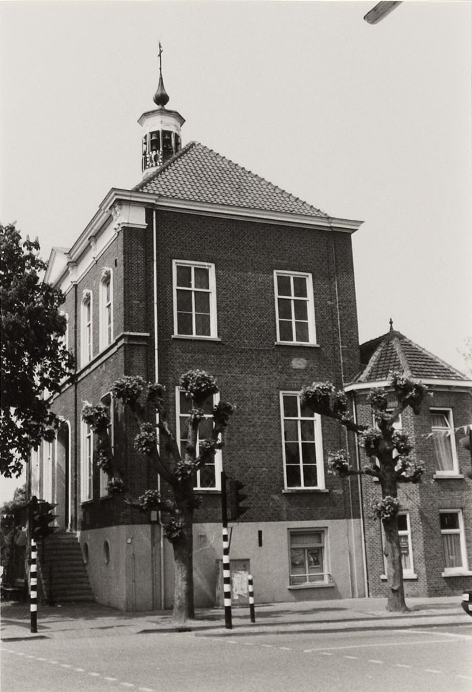 Raadhuis. Gebouwd in 1871. Architect: J. Verheyen.