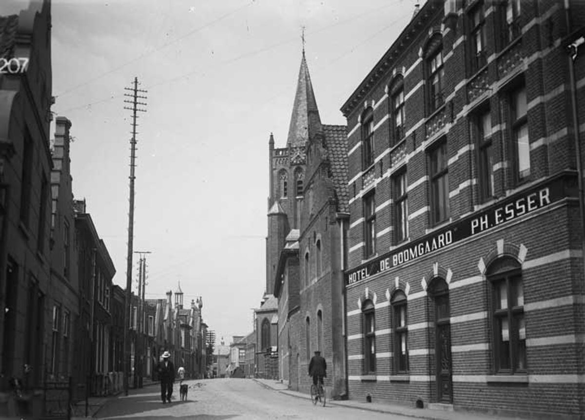 Hotel De Boomgaard van P.H. Esser aan de Steenstraat in Boxmeer (coll. BHIC, fotonr. BOX1177)