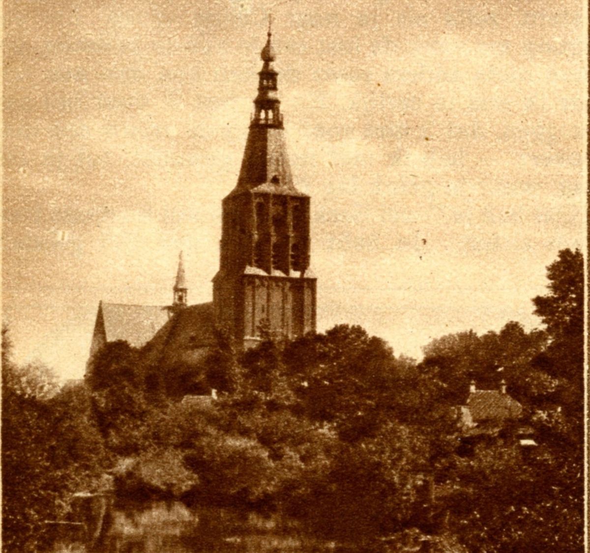 1. De parochiekerk van Sint Petrus, waarheen de H. Corporaaldoek Zondag werd overgebracht.