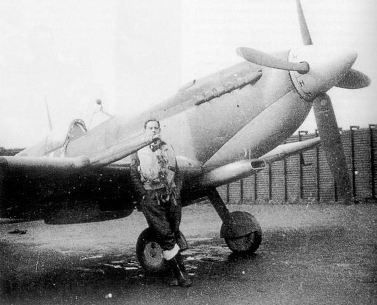 Max Colett voor zijn Spitfire 1945