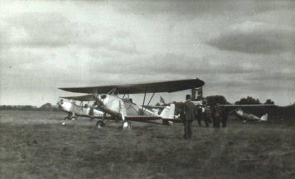 Tweedekkers op de Vughtse Heide (foto: Collectie BHIC)