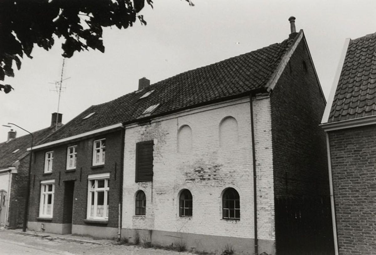 Leerlooierij, Esch 1985 (foto: Wies van Leeuwen/ Provincie Noord-Brabant, collectie BHIC PNB001019759)