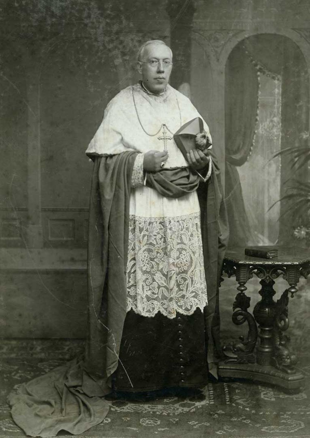 Mgr. A.F. Diepen ten tijde van zijn benoeming tot co-adjutor van het bisdom 's-Hertogenbosch (foto: Pierre Wijnen. Bron: BHIC, fotonummer FCBA04130000)