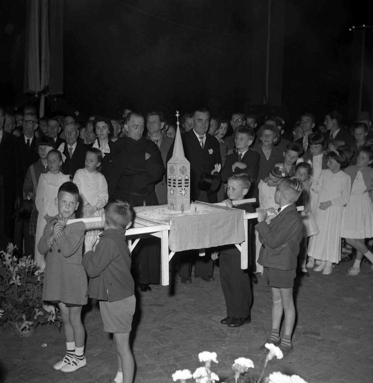 60-jarig priesterfeest pastoor Kluytmans, Liempde 1959 (foto: Fotopersbureau Het Zuiden, collectie BHIC 1902-001177)