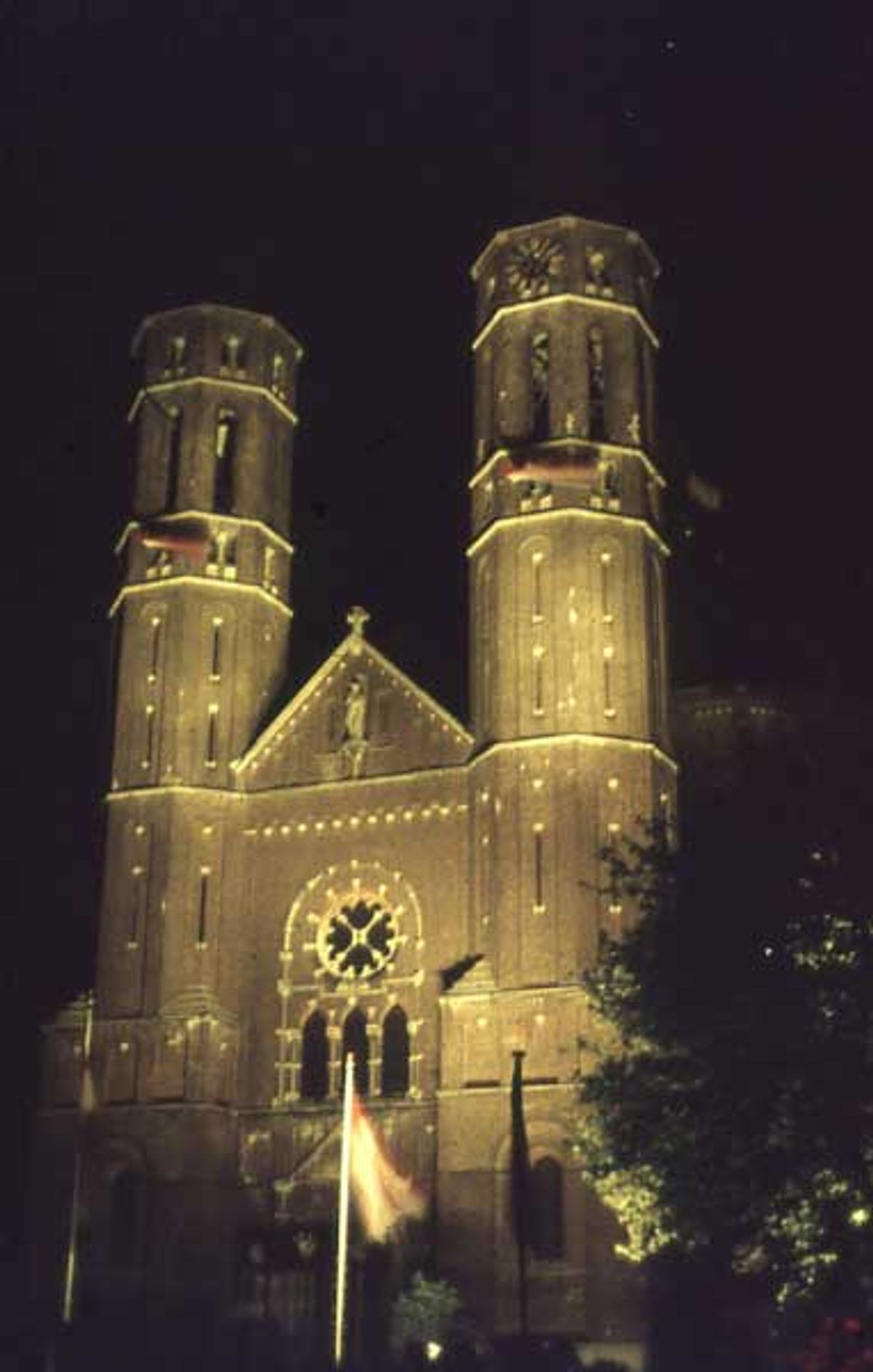 Petruskerk in floodlight (foto: Rini de Groot)