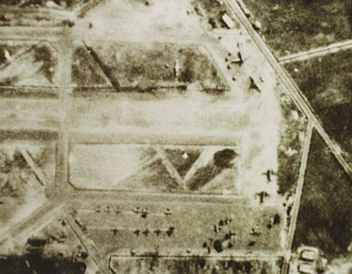 Detail van vliegveld B.85. Klik voor een groter beeld.