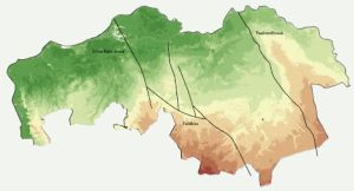 De hoogtekaart met groen de lage gronden en donkerbruin de hoogste