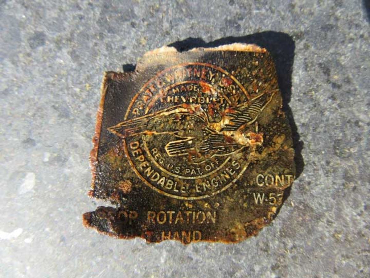 Typeplaatje van de motor van C47 43-15098 (foto: Thijs Hellings)