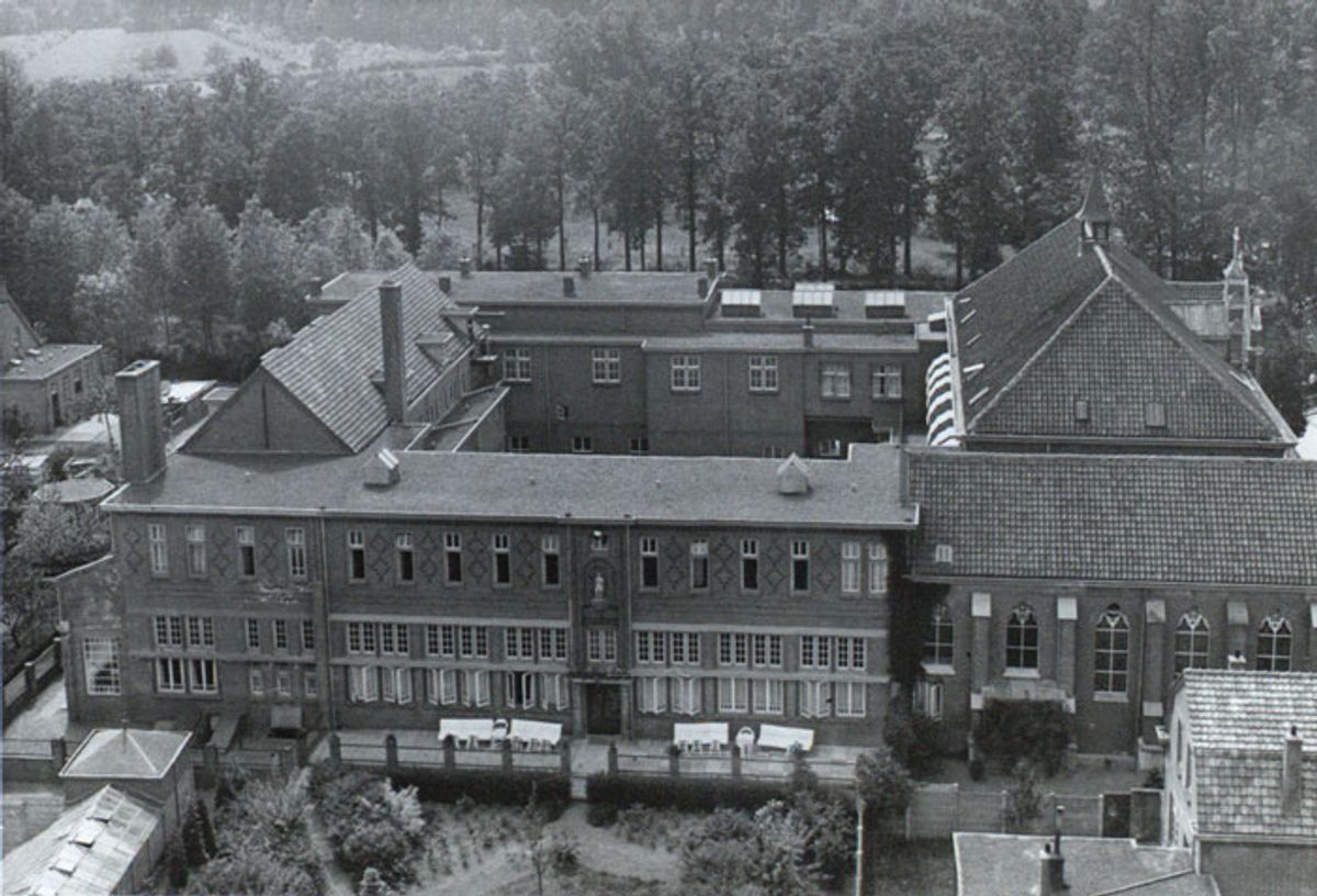 Huize Adrianus, gezien vanaf de gemeentetoren (collectie BHIC)