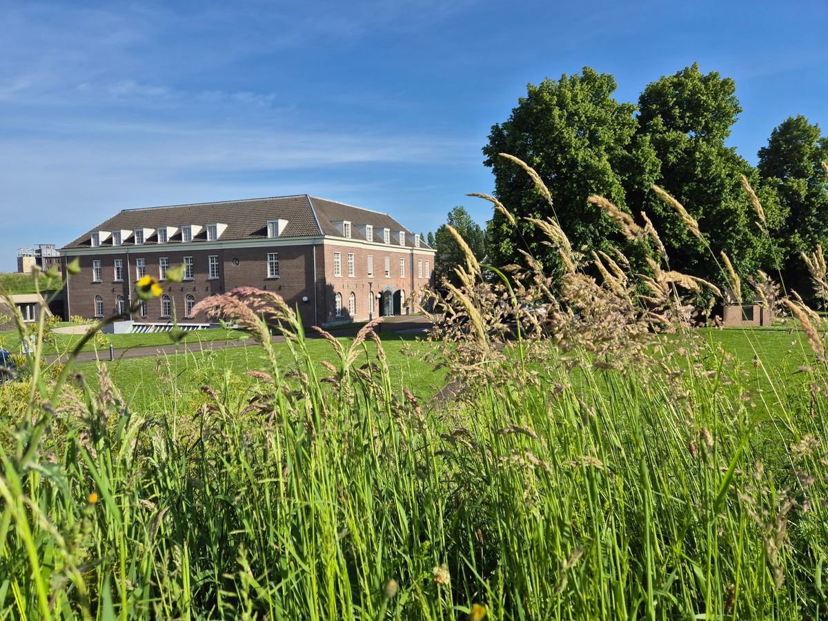 De tuin van de Citadel waar het BHIC gehuisvest is. (foto BHIC)