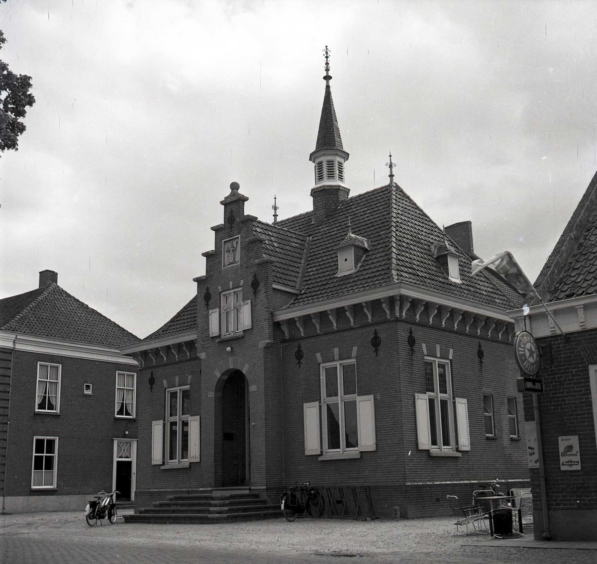 Het gemeentehuis van Beers, in 1915 ontworpen door Jan Ebben (foto: C.J.A. van Helvoort. Bron: BHIC, fotonummer 1572-12-082)