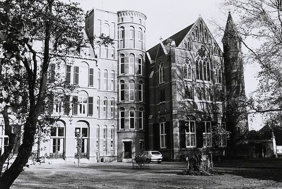 Oudenbosch, voormalig Collegium Berchmanianum, 1990. Foto: BHIC, fotonr. PNB001052377