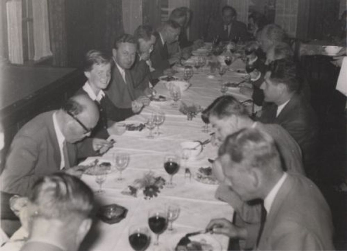 Aan tafel in Oploo