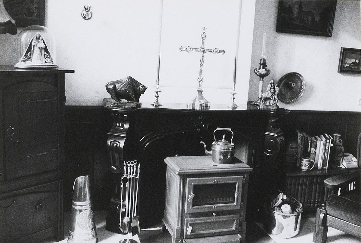 Interieur van een pastorie, in dit geval in Oeffelt (foto: Wies van Leeuwen / Provincie Noord-Brabant. BHIC fotonummer PNB001044936)