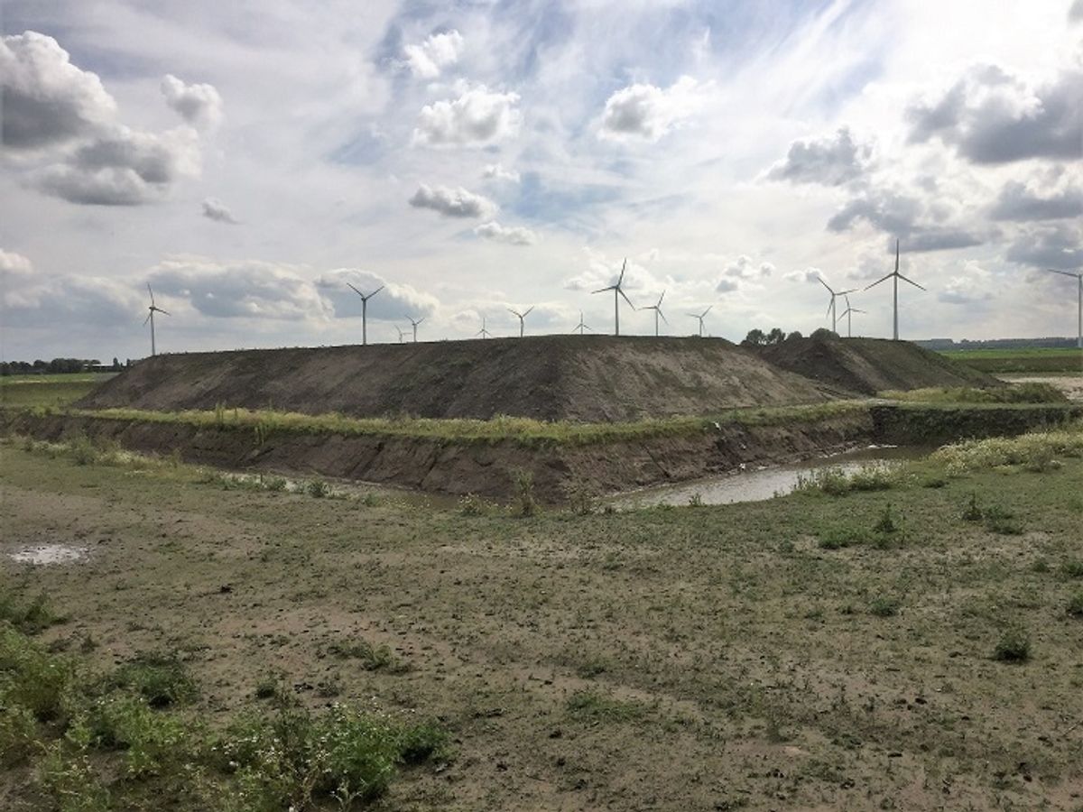 De gereconstrueerde redoute (schans) bij Zwartenberg in juli 2020 (foto Cor Kerstens)
