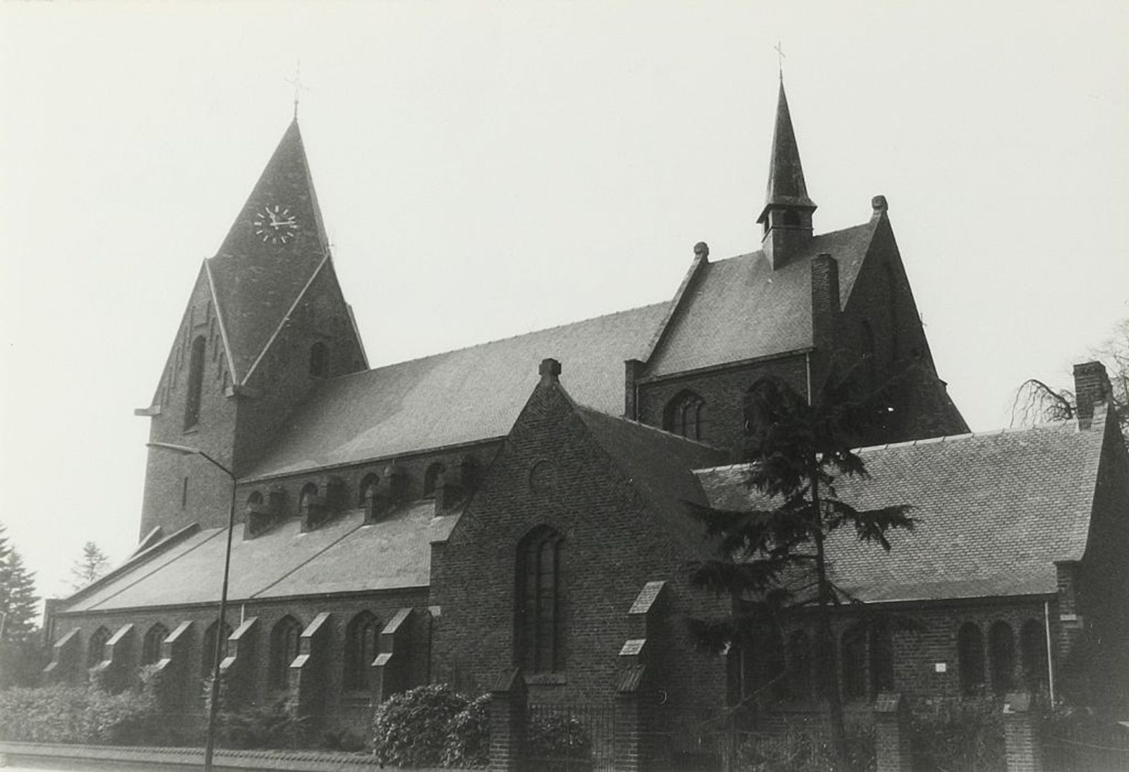 H. Martinus en H. Agatha. R.K. Kerk. Gebouwd in 1932-33. Architect: H. W. Valk.
