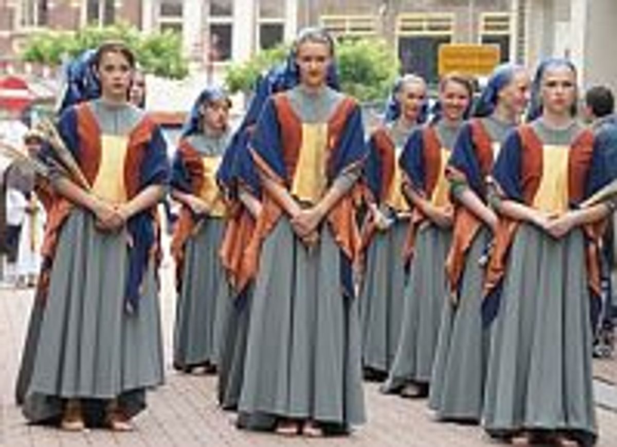 Korendames in de processie