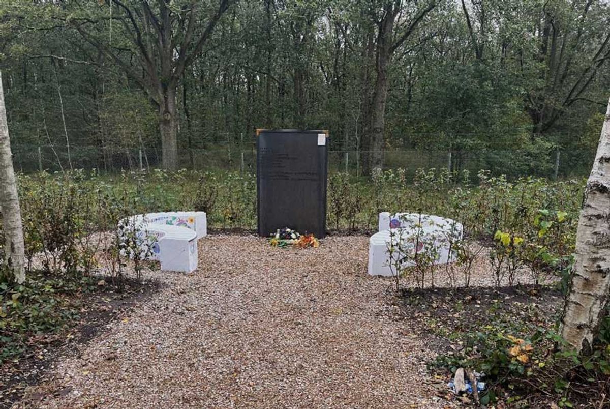 Monument voor verzetsmannen Marinus de Groot en Wouter Damen in Zuidgeest (voormalig Woensdrecht, nu Bergen op Zoom). Foto: Willem Kruf