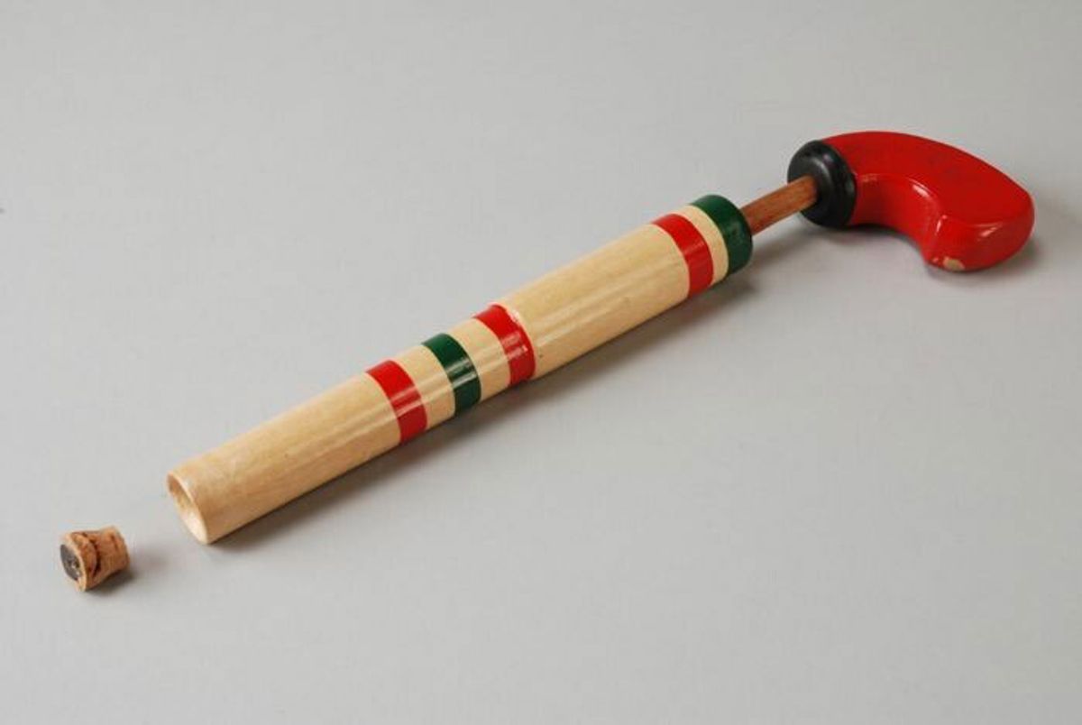 Een luxe variant van de proppenschieter, jaren '70 (bron: Museum Rotterdam, objectnummer 66881. CC BY-SA 3.0))