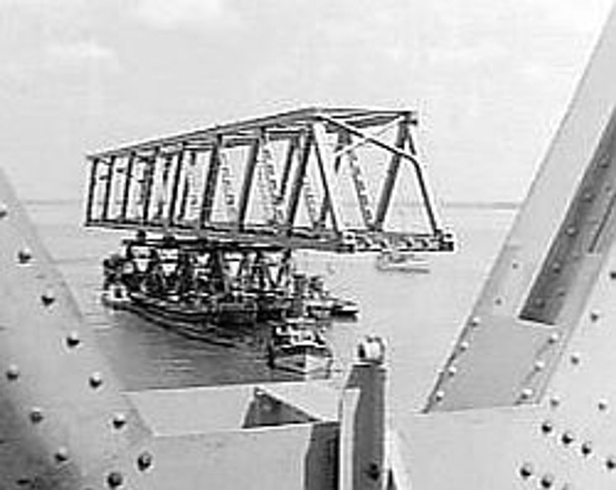 Invaren brugdeel van de nieuwe vakwerkbrug