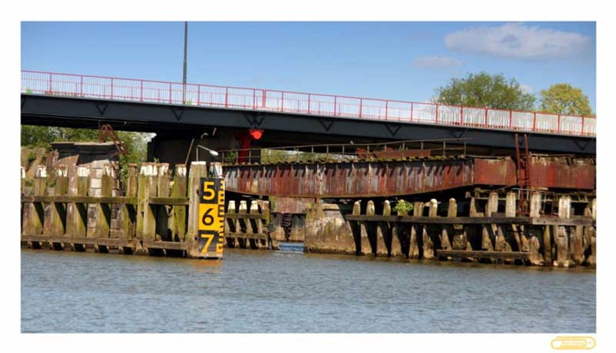 De "vaste" draaibrug en de verkeersbrug