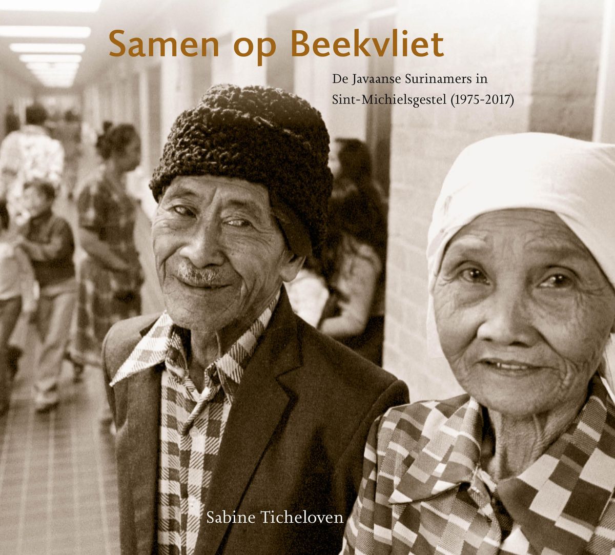 Cover van het boek Samen op Beekvliet. De Javaanse Surinamers in Sint-Michielsgestel (1975-2017), geschreven door Sabine Ticheloven